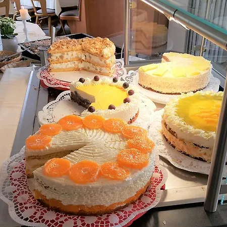 Отель Rhoen-hotel Sonnenhof - Restaurant & Cafe Поппенхаузен